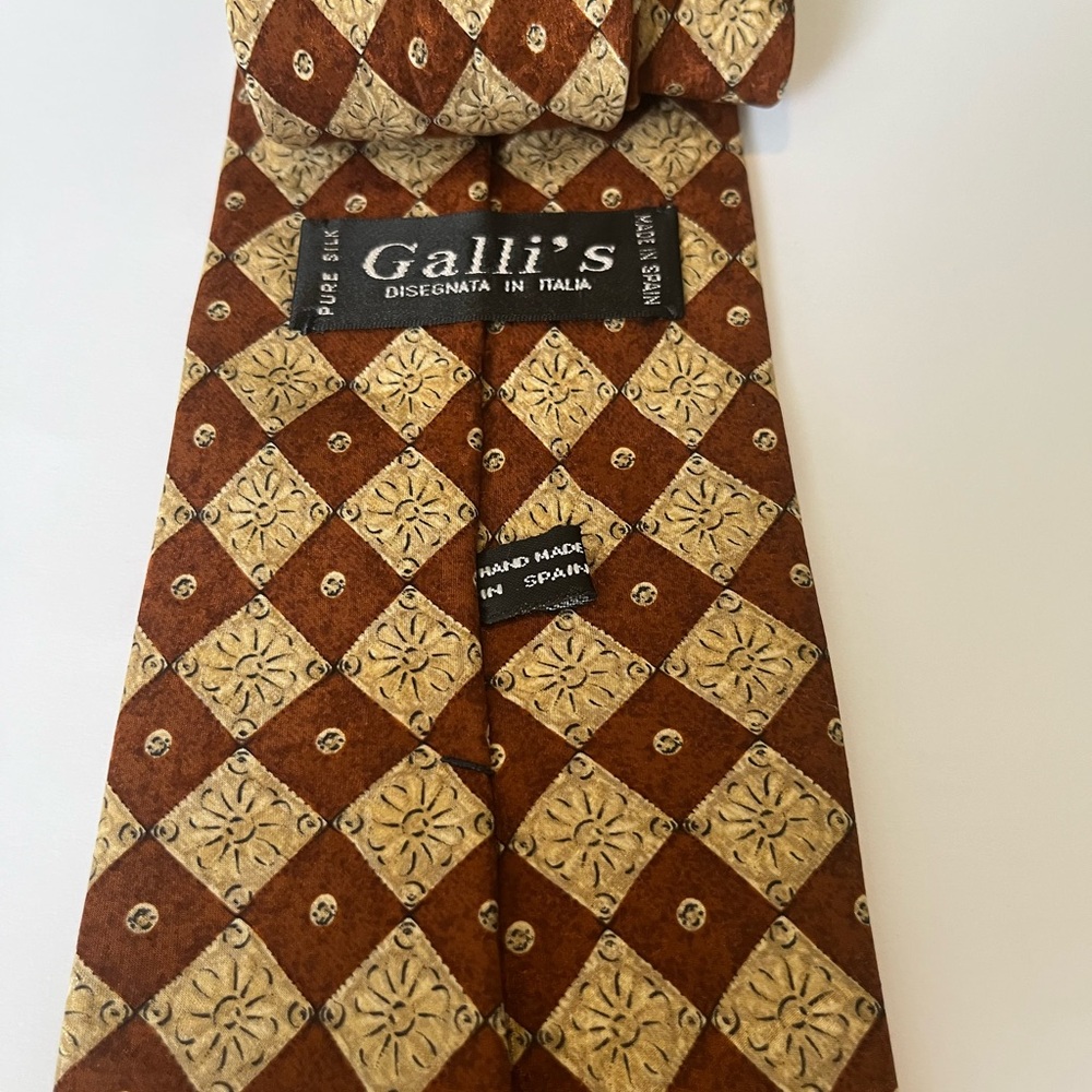 Brown and Cream Patterned Tie